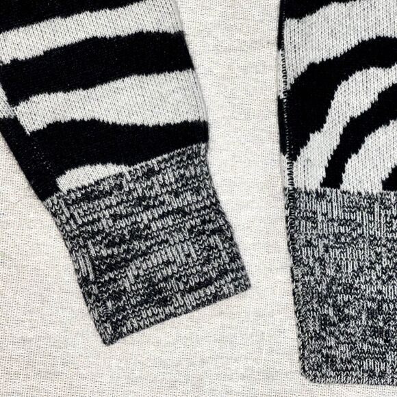 Banana Republic | Zebra Print Wool-Blend Sweater | Small - Picture 6 of 9